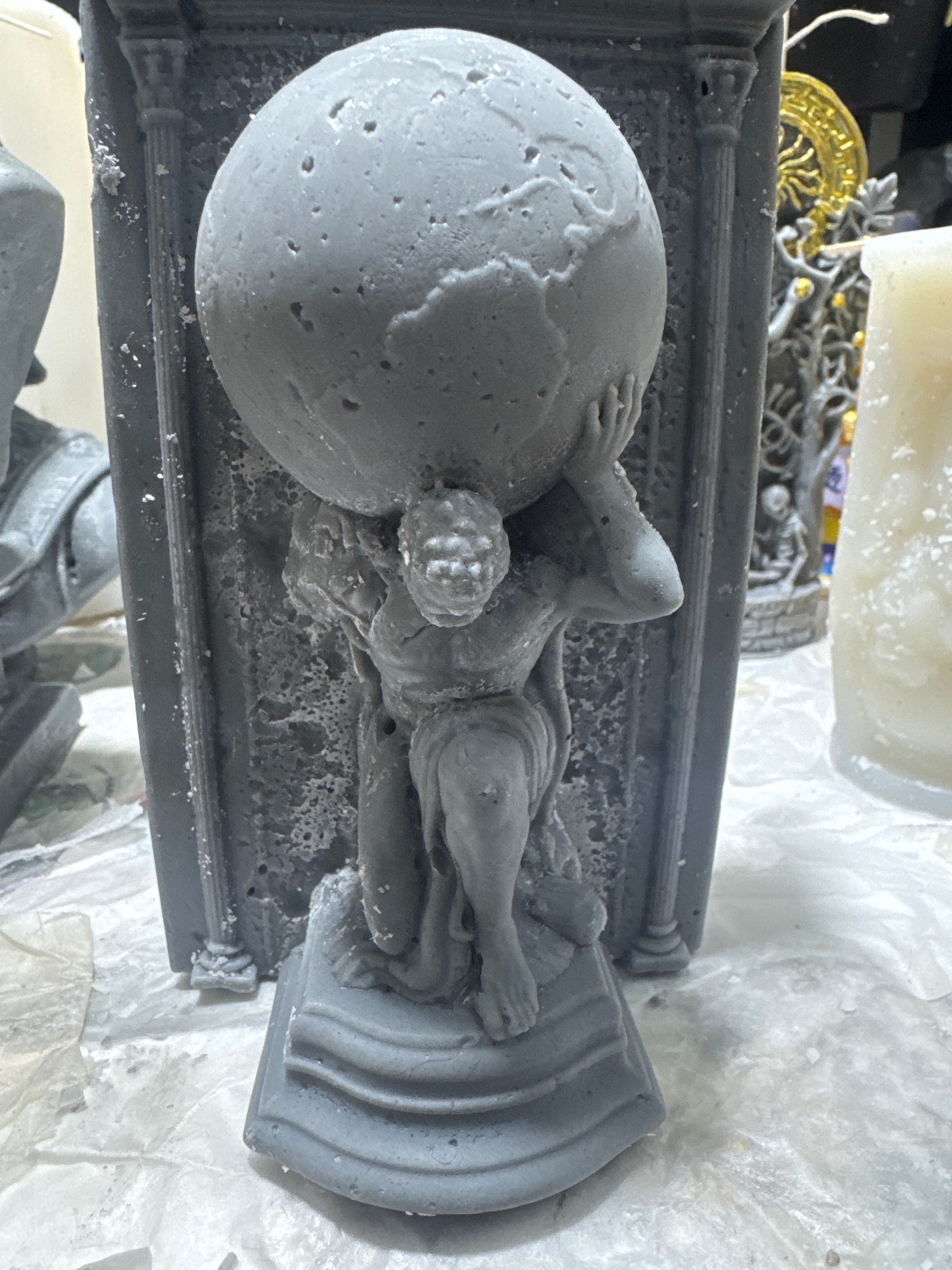 Atlas candle