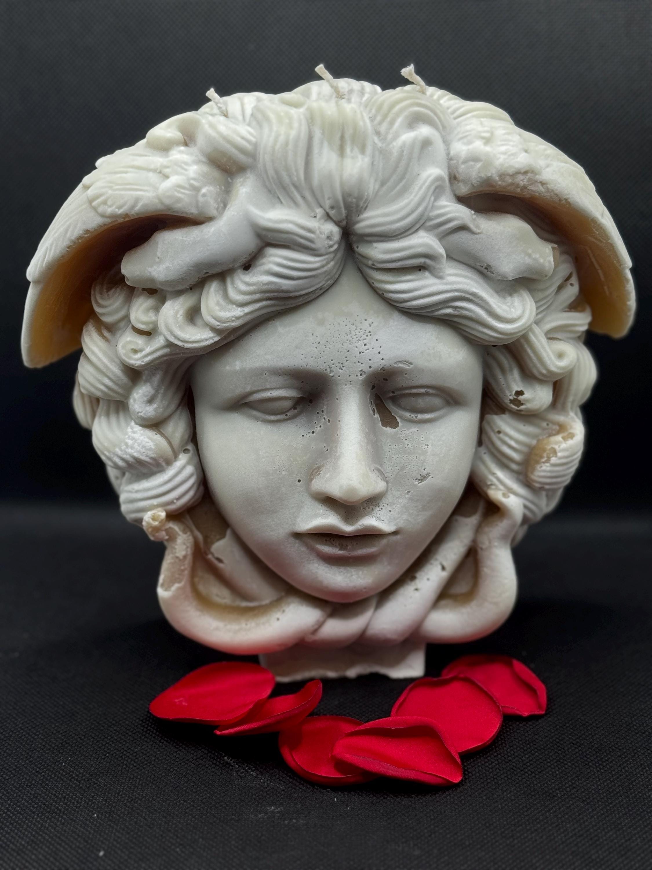 XL Medusa candle 1.2 kg  100 % organic beeswax and soy 2 years in the making! Wick trimmer and snuffer included